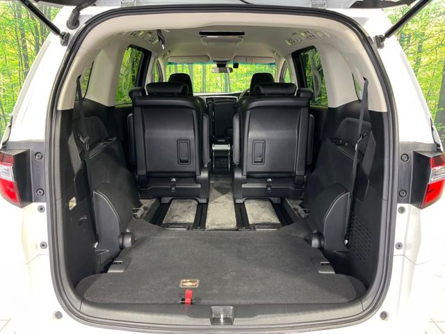 ���i�̂���������ʋ΁A���}���ɏ\���ȉ׎��X�y�[�X���m�ۂ��Ă���܂��B�Z�J���h�V�[�g��|���ƁA�傫�ȉו��̐ύڂ��\�ł���