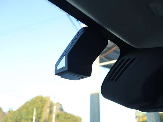 �h�C�c�̃{���{���`���[�j���O���[�J�[HEICO SPORTIV�̐��K�̔��X���t���ƈ��m���ɂ�HEICO SPORTIV�v���~�A���p�[�g�i�[KANTO / TOKAI�Ƃ��ĉ^�c�����Ă��܂��B