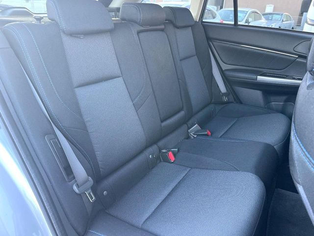 後部座席も気になるようなキズ・汚れやへたり等、大きなダメージはなく、良好な状態です。