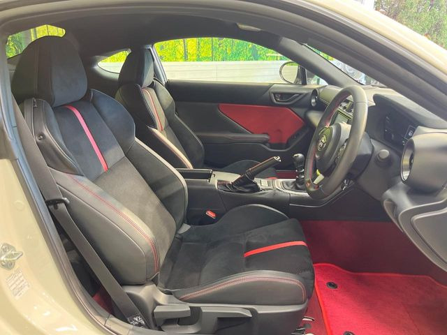 �y�n�[�t���U�[�V�[�g�z�������ƍ���S�n�𗼗������l�C�̃V�[�g���w�ʁE���ʂ̓X�G�[�h���ƂȂ��Ă���A���G��⊊��ɂ����ɗD��Ă��܂��B�C���╞���ɍ��E���ꂸ���K�ɂ���肢�������܂��B