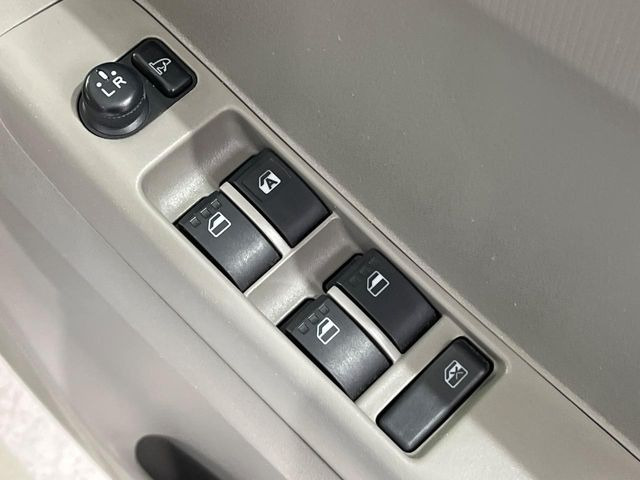 �y�d���i�[�~���[�z�T�C�h�~���[�͓d���i�[���ƂȂ��Ă���A�������ԏ�ł��L�Y�������X�N��}�����܂��B