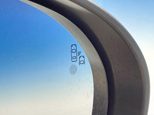 ���u���C���h�A�V�X�g�Z���T�[:���p����̎Ԃ����m���A�h���C�o�[���Ԑ��ύX���s���ۂɁA�x�����Ƌ��ɒ��ӂ𑣂��Ă������S�x���@�\�ł�!