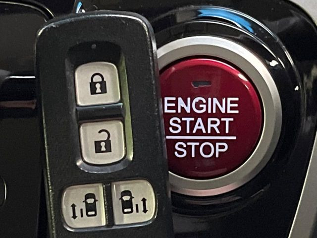 �yHonda�X�}�[�g�L�[�z�J�o����|�P�b�g�ɓ��ꂽ�܂܂ł��h�A�̎{���E�������\�ȃX�}�[�g�L�[�𑕔��B�G���W���̃I���E�I�t�����J�M�����o���K�v����������Ƃ��Ă��֗��ł���