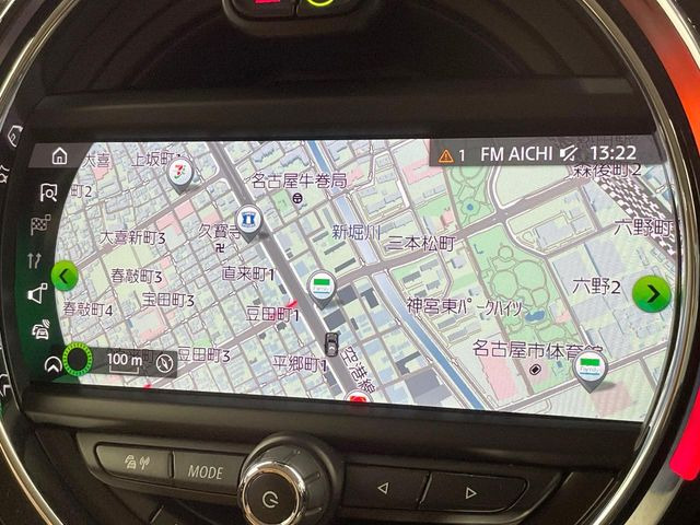 �������i�r:��̊��̂���i�r�́A����������ԓ������o���Ă���܂��BBluetooth�Đ��ȂǃI�[�f�B�I�@�\���[�����Ă���܂��̂ŁA�^�]�����y���߂܂���