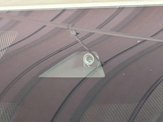 �y�G�}�[�W�F���V�[�u���[�L�z���s���ɑO���̎ԗ�����F�����A�Փ˂������Ȏ��͌x��ƃu���[�L�ŏՓˉ���Ɣ�Q�y�����A�V�X�g�B�����S�Ƀh���C�u�����y���݂��������܂��B