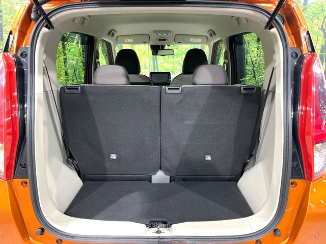 ���i�̂���������ʋ΁A���}���ɏ\���ȉ׎��X�y�[�X���m�ۂ��Ă���܂��B�Z�J���h�V�[�g��|���ƁA�傫�ȉו��̐ύڂ��\�ł���