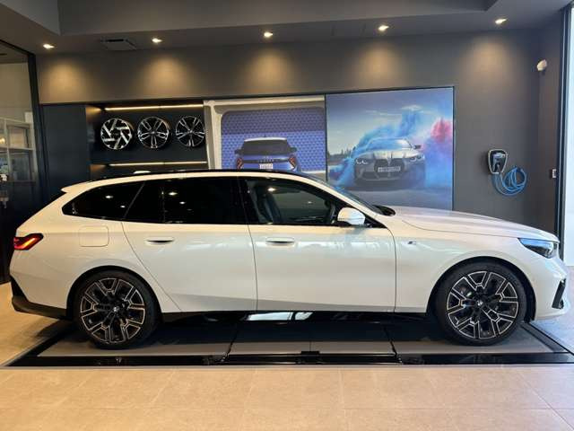 5シリーズツーリング523d xドライブ Mスポーツ 4WD