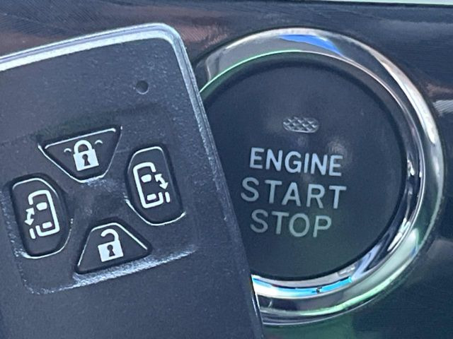 �y�X�}�[�g�L�[�z�J�o����|�P�b�g�ɓ��ꂽ�܂܂ł��h�A�̎{���E�������\�ȃX�}�[�g�L�[�𑕔��B�G���W���̃I���E�I�t�����J�M�����o���K�v����������Ƃ��Ă��֗��ł���