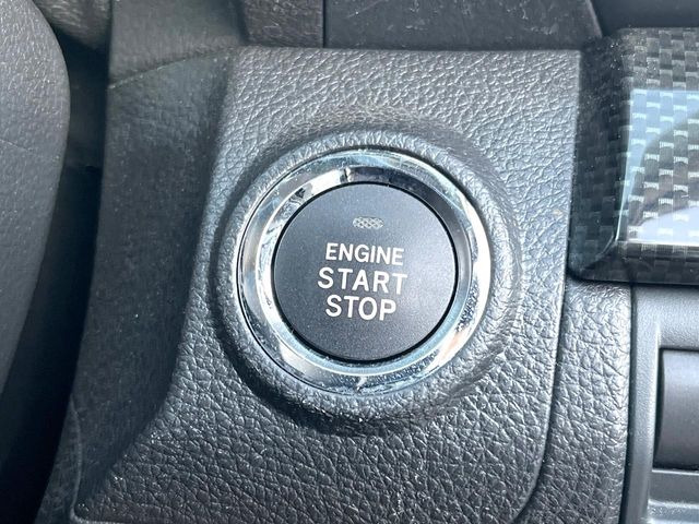 �y�A�N�Z�X�L�[&�v�b�V���X�^�[�g�z�J�o����|�P�b�g�ɓ��ꂽ�܂܂ł��h�A�̎{���E�������\�ȃX�}�[�g�L�[�𑕔��B�G���W���̃I���E�I�t�����J�M�����o���K�v�������A�{�^�����v�b�V�����邾����OK��