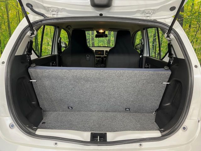 ���i�̂���������ʋ΁A���}���ɏ\���ȉ׎��X�y�[�X���m�ۂ��Ă���܂��B�Z�J���h�V�[�g��|���ƁA�傫�ȉו��̐ύڂ��\�ł���