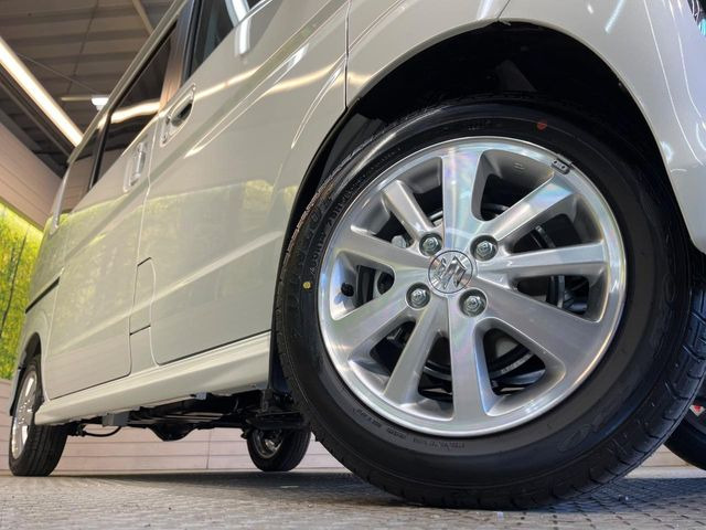 �y����14�C���`�A���~�z�C�[���z�O�ςɃ}�b�`���������A���~�z�C�[���𑕒����Ă���܂��B�e��ЊO�A���~�z�C�[����A�X�^�b�h���X�^�C�����戵�����Ă���܂��B���񂲑��k����������