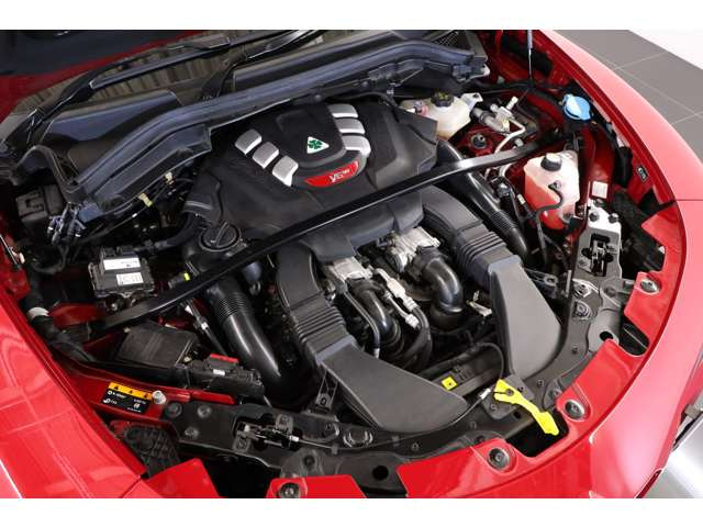 2.9L V�^6�C��DOHC�c�C���^�[�{�A510ps/61.2kgm�A�S��&times;�S��&times;�S��mm 4700&times;1955&times;1680mm�A�ԗ��d�� 1910kg
