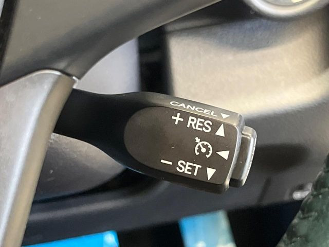 �y�N���[�Y�R���g���[���z�������H�����N���N���s�B�A�N�Z���𗣂��Ă���葬�x�ő��s���ł��A�������^�]���̕��S���y��!�����E�������ȒP�ȃX�C�b�`����Œ����ł��܂��B