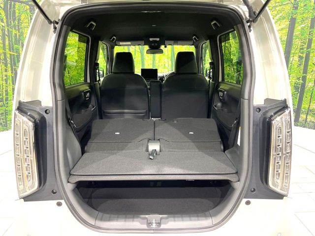 ���i�̂���������ʋ΁A���}���ɏ\���ȉ׎��X�y�[�X���m�ۂ��Ă���܂��B�Z�J���h�V�[�g��|���ƁA�傫�ȉו��̐ύڂ��\�ł���