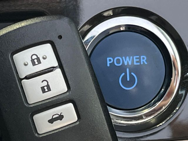 �y�X�}�[�g�L�[�z�J�o����|�P�b�g�ɓ��ꂽ�܂܂ł��h�A�̎{���E�������\�ȃX�}�[�g�L�[�𑕔��B�G���W���̃I���E�I�t�����J�M�����o���K�v����������Ƃ��Ă��֗��ł���