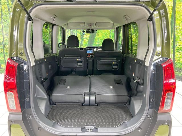 後席を格納すると、これだけの広さが!シーンに合わせたシートアレンジで、大きな荷物も積むことが出来ます♪