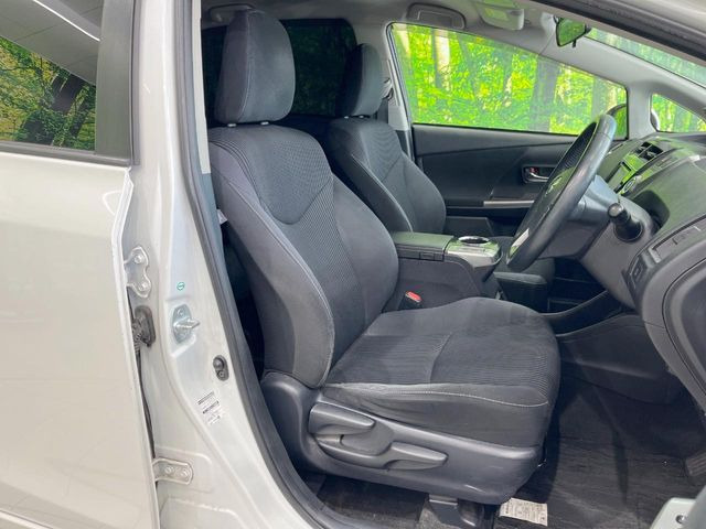 運転席シート廻りは使用感も少なく、良好な状態となっています。丁寧に使われていたことがよくわかりますね。