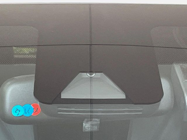 �y�g���^�Z�[�t�e�B�Z���X�z���s���ɑO���̎ԗ�����F�����A�Փ˂������Ȏ��͌x��ƃu���[�L�ŏՓˉ���Ɣ�Q�y�����A�V�X�g�B�����S�Ƀh���C�u�����y���݂��������܂��B