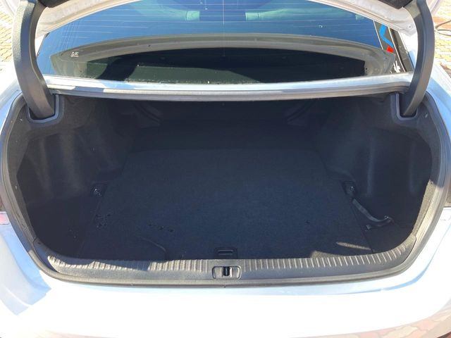 ���i�̂���������ʋ΁A���}���ɏ\���ȉ׎��X�y�[�X���m�ۂ��Ă���܂��B