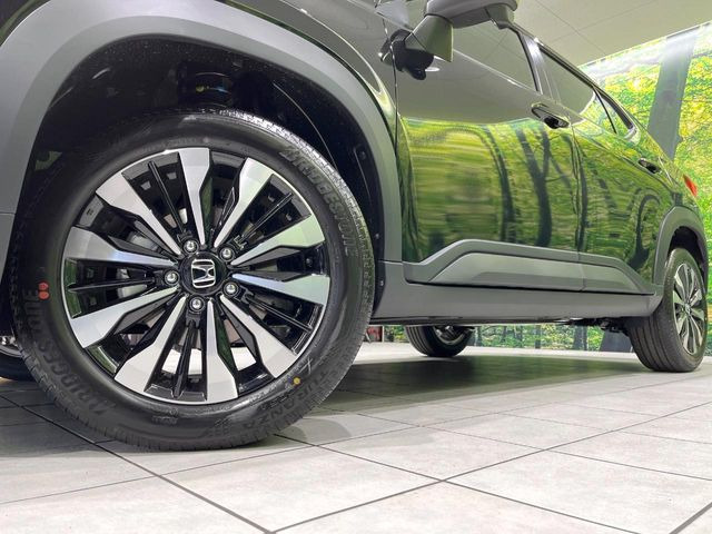 �y����17�C���`�A���~�z�C�[���z�O�ςɃ}�b�`���������A���~�z�C�[���𑕒����Ă���܂��B�e��ЊO�A���~�z�C�[����A�X�^�b�h���X�^�C�����戵�����Ă���܂��B���񂲑��k����������