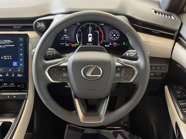 �y�����v�����X�e�A�����O�z�㎿�Ȋv���g�p���邱�ƂŁA��ɂ����������݂ƂĂ��^�]���₷���n���h���ł���