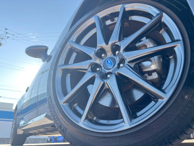 �y����17�C���`�A���~�z�C�[���z�O�ςɃ}�b�`���������A���~�z�C�[���𑕒����Ă���܂��B�e��ЊO�A���~�z�C�[����A�X�^�b�h���X�^�C�����戵�����Ă���܂��B���񂲑��k����������