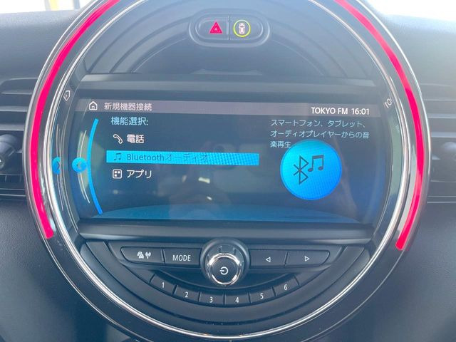 ��Bluetooth:���莝���̃X�}�[�g�t�H���ȂǂƐڑ����A�n���Y�t���[�ʘb��Տꊴ����~���[�W�b�N�Đ������y���݂��������܂��B�����ڑ��ł��̂Ŕς킵��������܂����