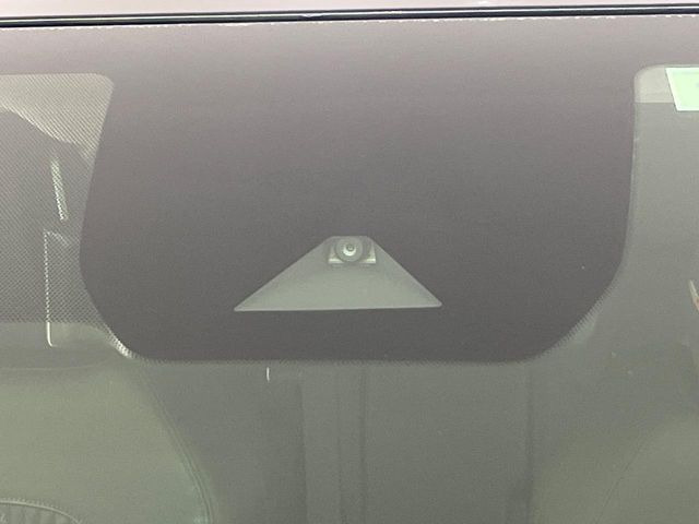 �y�C���e���W�F���g�G�}�[�W�F���V�[�u���[�L�z�t�����g�J�����őO���̎ԗ�����s�҂����m�B�Փ˂������Ȏ��͏Փ˔�Q�y���u���[�L���쓮�A�Փˉ�����T�|�[�g�B�����S�Ƀh���C�u�����y���݂��������܂��B