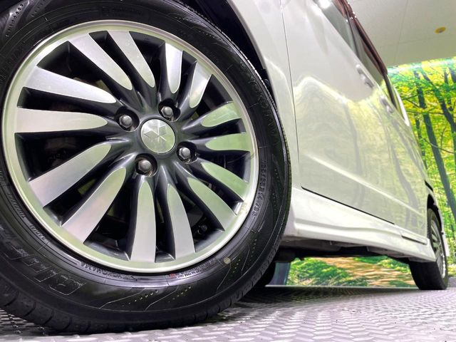 �y����14�C���`�A���~�z�C�[���z�O�ςɃ}�b�`���������A���~�z�C�[���𑕒����Ă���܂��B�e��ЊO�A���~�z�C�[����A�X�^�b�h���X�^�C�����戵�����Ă���܂��B���񂲑��k����������