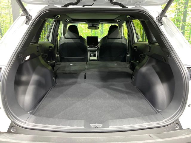 ���i�̂���������ʋ΁A���}���ɏ\���ȉ׎��X�y�[�X���m�ۂ��Ă���܂��B�Z�J���h�V�[�g��|���ƁA�傫�ȉו��̐ύڂ��\�ł���