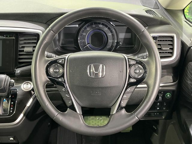 �y�����v�����X�e�A�����O�z�㎿�Ȋv���g�p���邱�ƂŁA��ɂ����������݂ƂĂ��^�]���₷���n���h���ł���