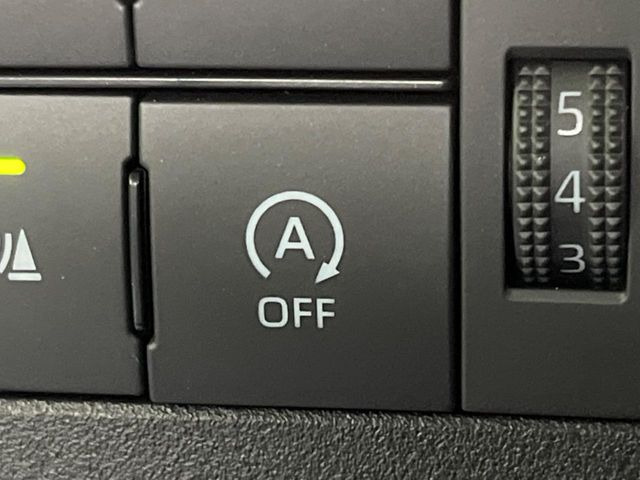 �y�A�C�h�����O�X�g�b�v�z�ԐM����a�؂Œ�Ԃ����ۂɃG���W�����~���A���ʂȔR���̏����}���܂��B�R��������ی�ɂȂ���@�\��G���W���̓u���[�L�𗣂��΍Ďn�����܂��B