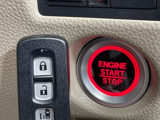 �yHonda�X�}�[�g�L�[�z�J�o����|�P�b�g�ɓ��ꂽ�܂܂ł��h�A�̎{���E�������\�ȃX�}�[�g�L�[�𑕔��B�G���W���̃I���E�I�t�����J�M�����o���K�v����������Ƃ��Ă��֗��ł���