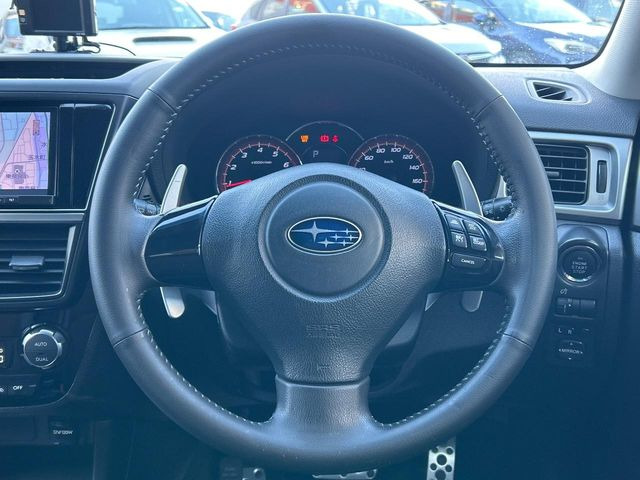 �y�����v�����X�e�A�����O�z�㎿�Ȋv���g�p���邱�ƂŁA��ɂ����������݂ƂĂ��^�]���₷���n���h���ł���