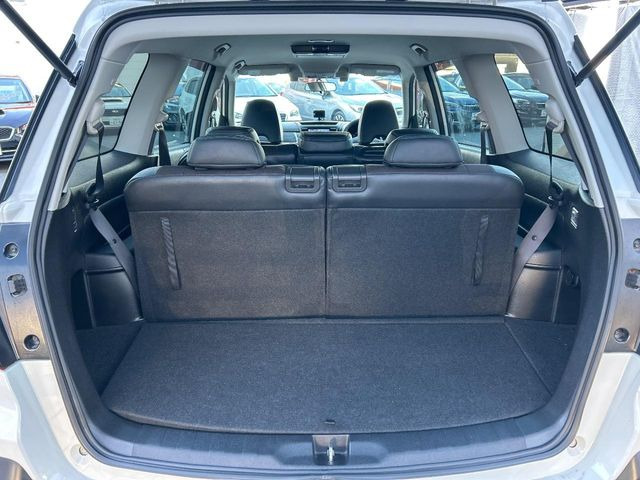 ���i�̂���������ʋ΁A���}���ɏ\���ȉ׎��X�y�[�X���m�ۂ��Ă���܂��B�Z�J���h�V�[�g��|���ƁA�傫�ȉו��̐ύڂ��\�ł���