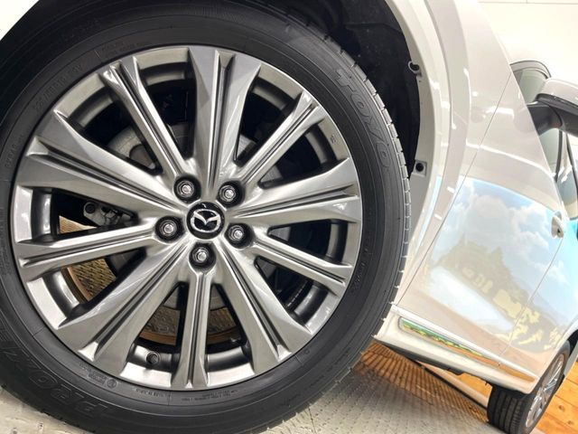 �y����19�C���`�A���~�z�C�[���z�O�ςɃ}�b�`���������A���~�z�C�[���𑕒����Ă���܂��B�e��ЊO�A���~�z�C�[����A�X�^�b�h���X�^�C�����戵�����Ă���܂��B���񂲑��k����������