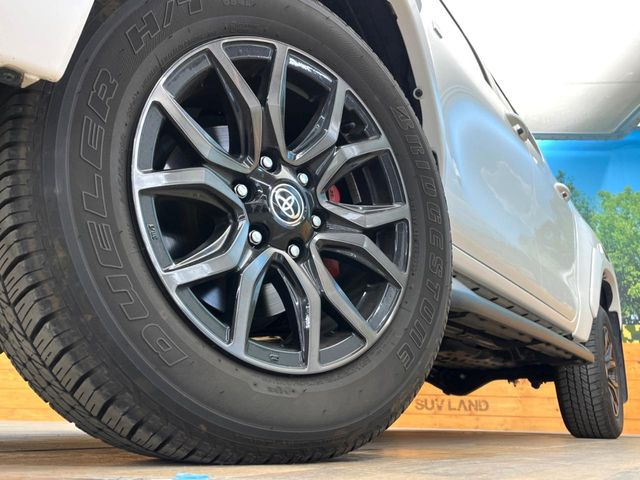 �y����18�C���`�A���~�z�C�[���z�O�ςɃ}�b�`���������A���~�z�C�[���𑕒����Ă���܂��B�e��ЊO�A���~�z�C�[����A�X�^�b�h���X�^�C�����戵�����Ă���܂��B���񂲑��k����������