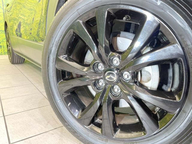 �y����18�C���`�A���~�z�C�[���z�O�ςɃ}�b�`���������A���~�z�C�[���𑕒����Ă���܂��B�e��ЊO�A���~�z�C�[����A�X�^�b�h���X�^�C�����戵�����Ă���܂��B���񂲑��k����������