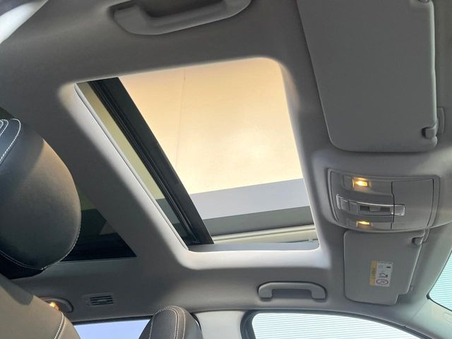 ���p�m���~�b�N�X���C�f�B���O���[�t::�唗�͂̃p�m���}���[�t�́A�㕔���Ȃɂ܂ő����Ă���A�J���I�ȋ�Ԃ����y���݂��������܂��B