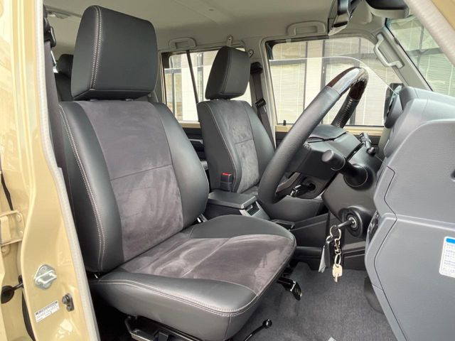 �y����n�[�t�V�[�g�z�������ƍ���S�n�𗼗������l�C�̃V�[�g���w�ʁE���ʂ̃t�@�u���b�N�f�ނ́A�ʋC���̗ǂ��⊊��ɂ����ɗD��Ă��܂��B�C���╞���ɍ��E���ꂸ���K�ɂ���肢�������܂��B