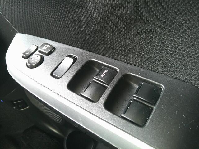 �p���[�E�B���h�E�͉^�]�Ȃ̃X�C�b�`�̂݃I�[�g�@�\����������Ă���܂��B