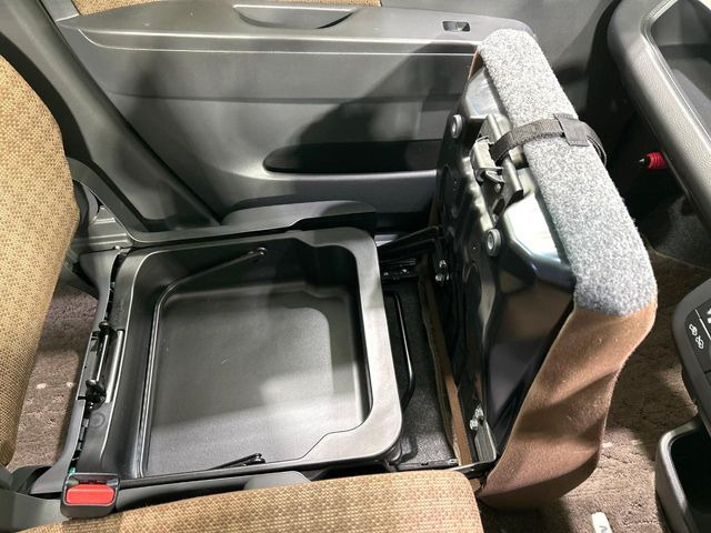 �y�V�[�g�A���_�[�{�b�N�X�z�V�[�g�̉��ɑ�e�ʂ̎��[�X�y�[�X��������Ă���A�C���ԃO�b�Y�ȂǁA�O���猩��ꂽ���Ȃ����̂�����������[�ł��ĕ֗�!