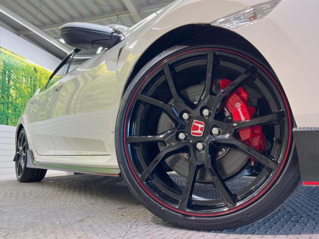 �y����20�C���`�A���~�z�C�[���z�O�ςɃ}�b�`���������A���~�z�C�[���𑕒����Ă���܂��B�e��ЊO�A���~�z�C�[����A�X�^�b�h���X�^�C�����戵�����Ă���܂��B���񂲑��k����������