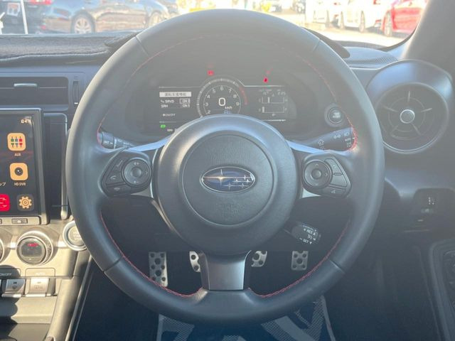 �y�����v�����X�e�A�����O�z�㎿�Ȋv���g�p���邱�ƂŁA��ɂ����������݂ƂĂ��^�]���₷���n���h���ł���