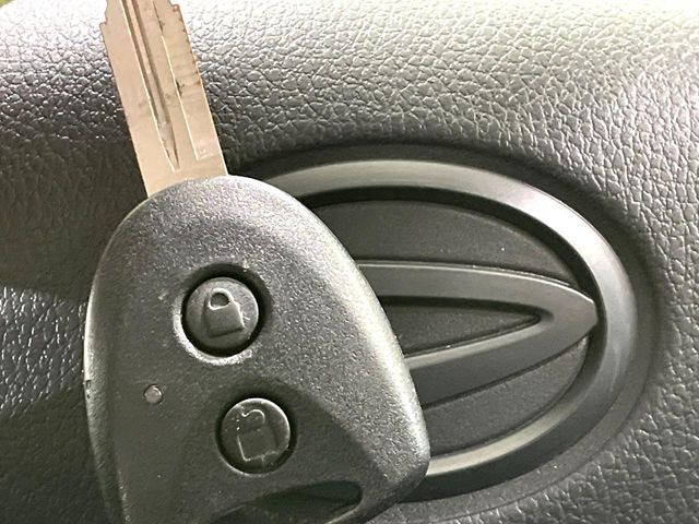 �y�L�[���X�z�������ꂽ�ꏊ����ł��{�^����Ńh�A�̊J���E�{�����ł���̂łƂ��Ă��֗�!�h�A�̌�������ɏ������邱�Ƃ�����܂����