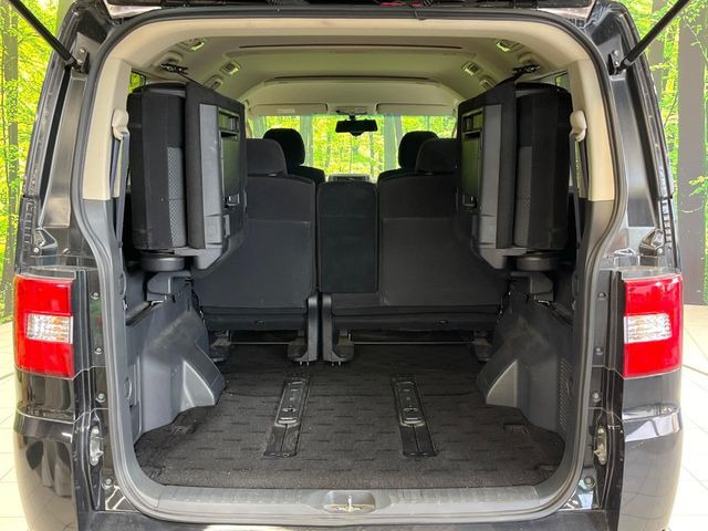 ���i�̂���������ʋ΁A���}���ɏ\���ȉ׎��X�y�[�X���m�ۂ��Ă���܂��B�Z�J���h�V�[�g��|���ƁA�傫�ȉו��̐ύڂ��\�ł���