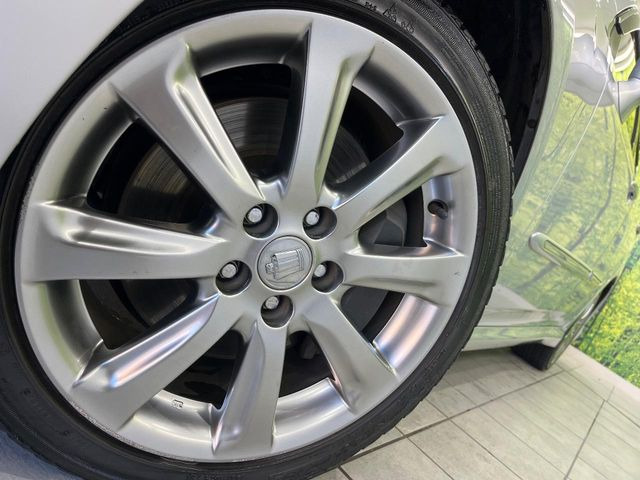 �y����18�C���`�A���~�z�C�[���z�O�ςɃ}�b�`���������A���~�z�C�[���𑕒����Ă���܂��B�e��ЊO�A���~�z�C�[����A�X�^�b�h���X�^�C�����戵�����Ă���܂��B���񂲑��k����������