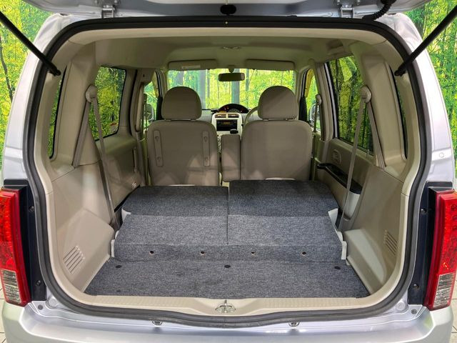 ���i�̂���������ʋ΁A���}���ɏ\���ȉ׎��X�y�[�X���m�ۂ��Ă���܂��B�Z�J���h�V�[�g��|���ƁA�傫�ȉו��̐ύڂ��\�ł���