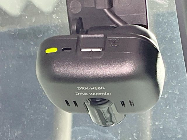 【ドライブレコーダー】ドライブレコーダー装備!走行中はもちろん、あおり運転や事故に遭遇した際、映像で記録し、万一のリスクに備えます。※記録用SDカードはお客様ご自身でご準備いただく必要があります。