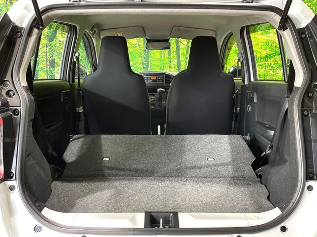 ���i�̂���������ʋ΁A���}���ɏ\���ȉ׎��X�y�[�X���m�ۂ��Ă���܂��B�Z�J���h�V�[�g��|���ƁA�傫�ȉו��̐ύڂ��\�ł���